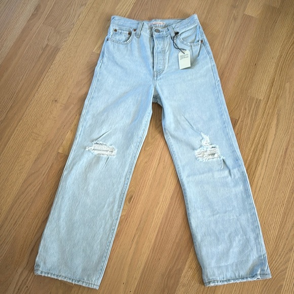 Levi's Denim - Levi’s Ribcage Straight Ankle Women’s jeans. Size 25. Like new condition.